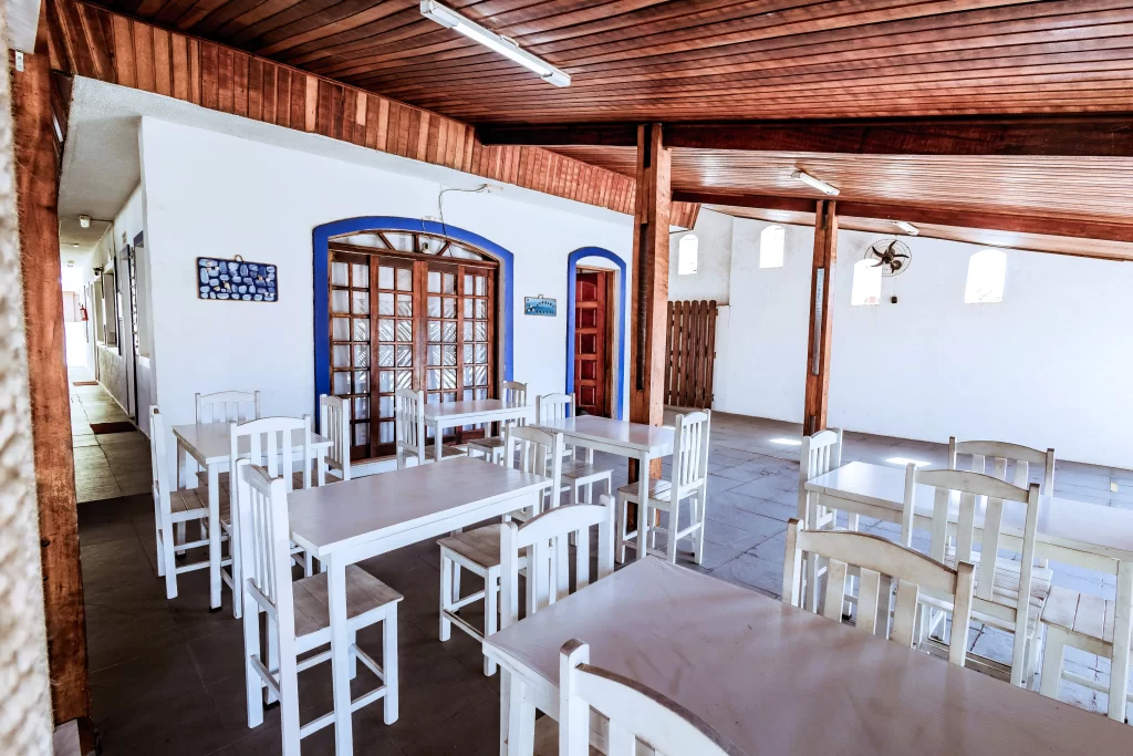 mesas café da manhã pousada peruibe 455