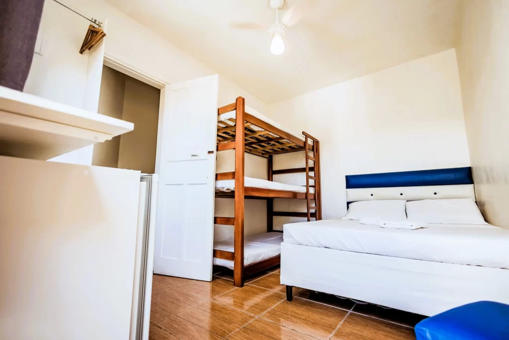suites familia com ar condicionado pousada peruibe